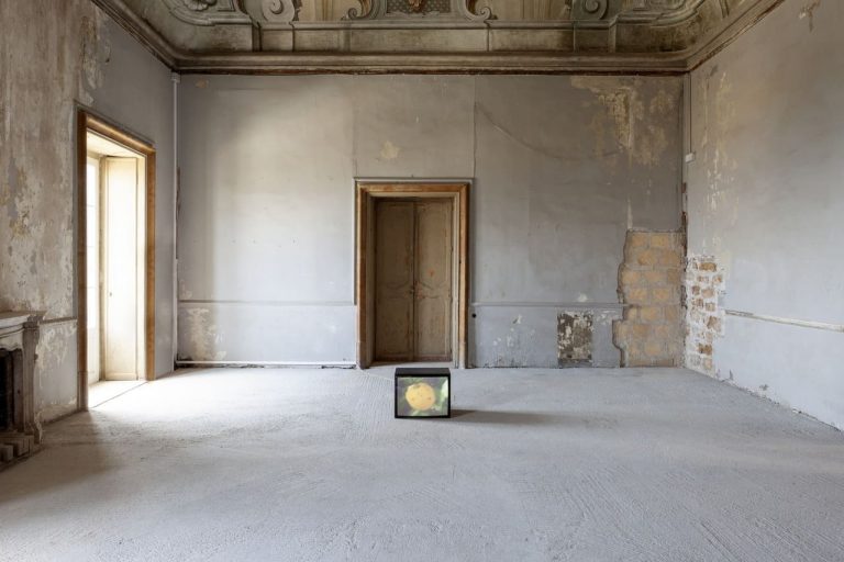 Renato Leotta, Luce, 2018. 16 mm film, Installation view, Manifesta, Palermo